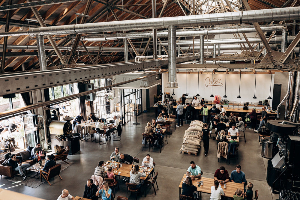 Volles Haus und Cupping in der Rösterei