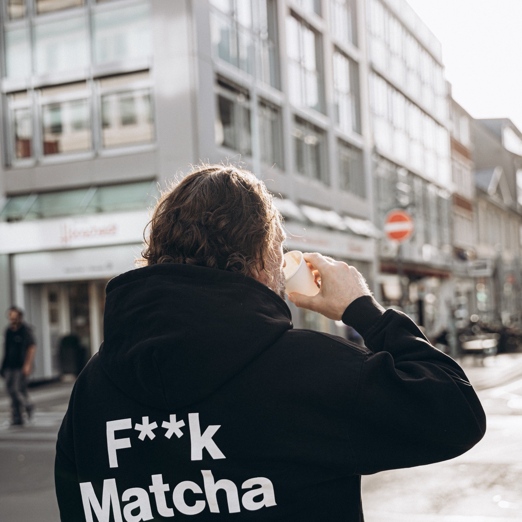 FM Matcha Oversized Hoodie (unisex) – getragen in Düsseldorf