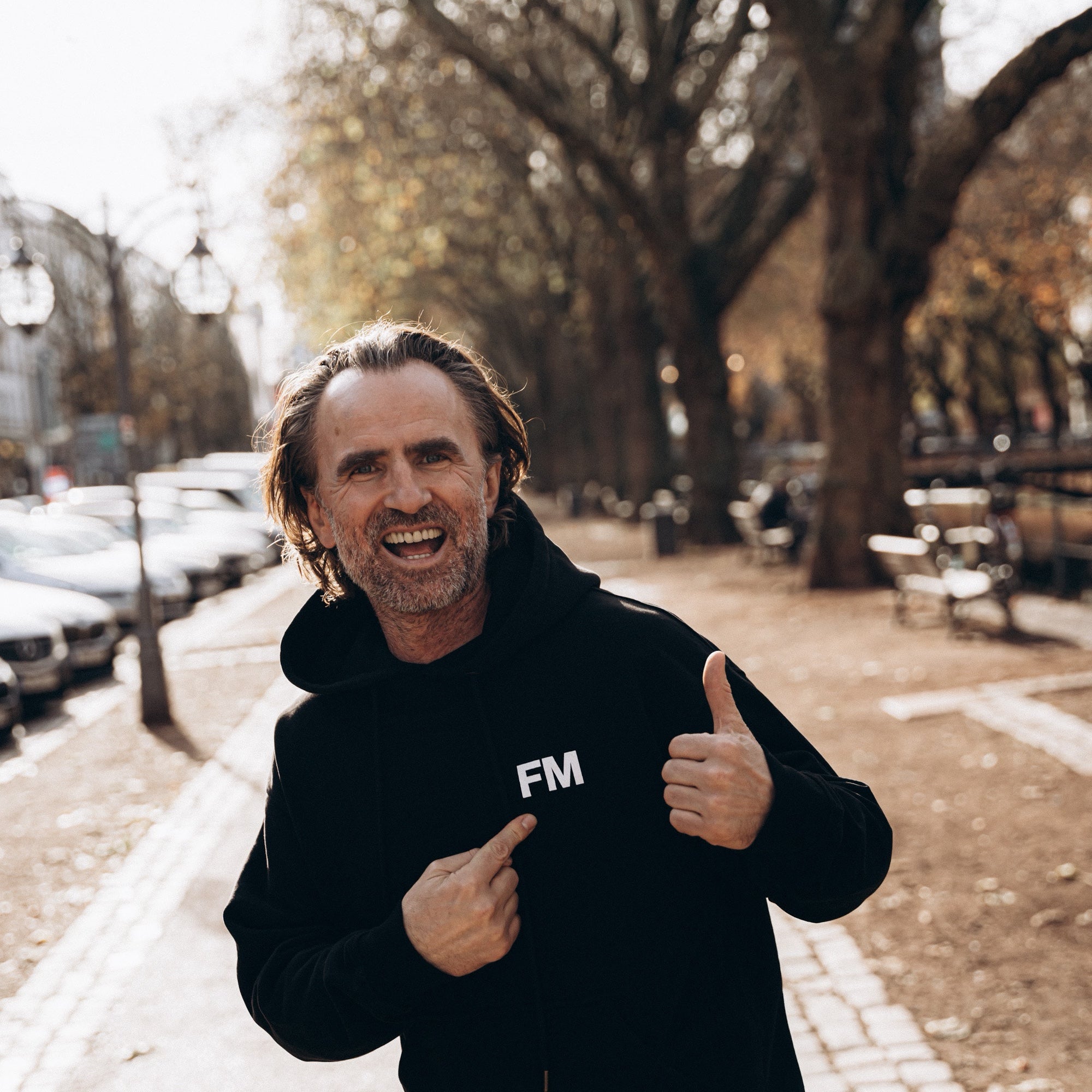 FM Matcha Oversized Hoodie (unisex) – getragen in Düsseldorf