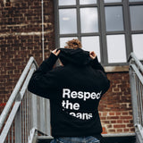 Respect the Beans Oversized Hoodie (unisex) – getragen in der Rösterei