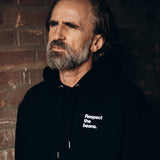 Respect the Beans Oversized Hoodie (unisex) – getragen in der Rösterei