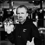 Respect the Beans Oversized Hoodie (unisex) – getragen in der Rösterei
