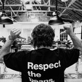 Respect the Beans Oversized T-Shirt (unisex) – getragen in der Rösterei